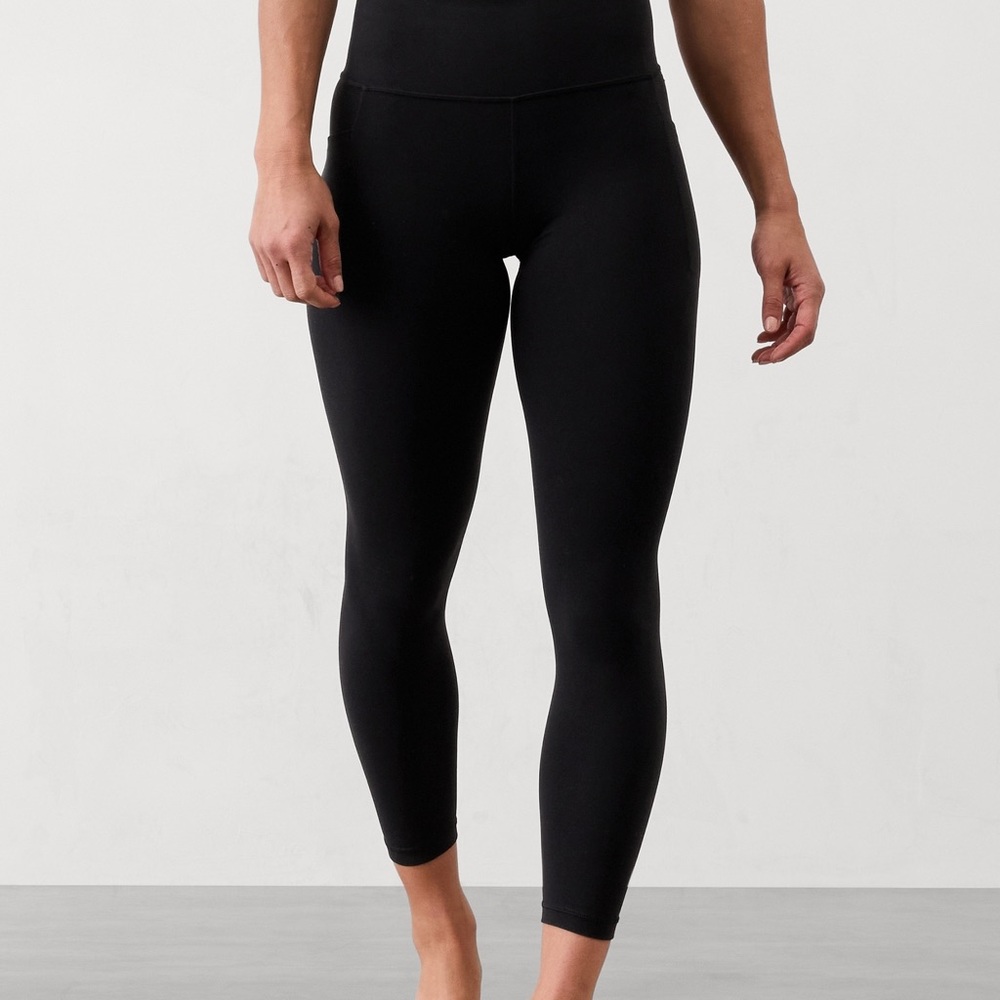 NWT: ATHLETA Salutation Stash High Rise 7/8 Tight Size Small Black